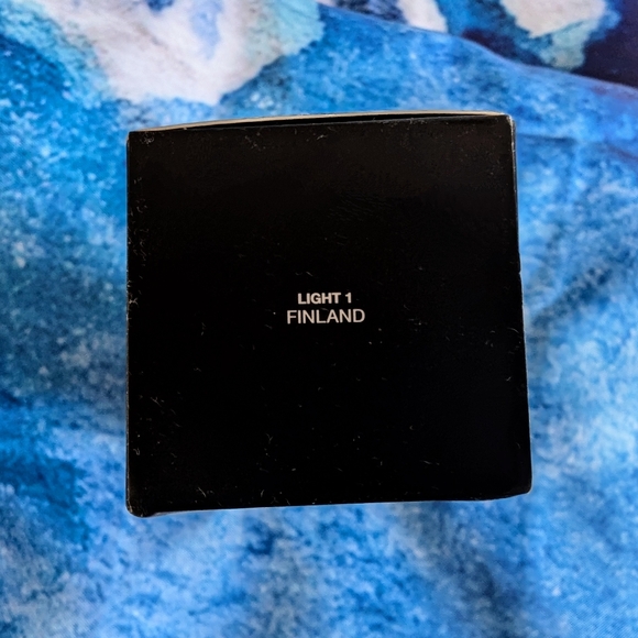 NARS Pure Radiant Tinted Moisturizer SPF 30 - Light 1 Finland - Picture 2 of 4